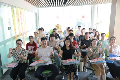 共賞‘易’輪月 同念家國情——學(xué)校舉辦中秋茶話會暨文化藝術(shù)交流活動